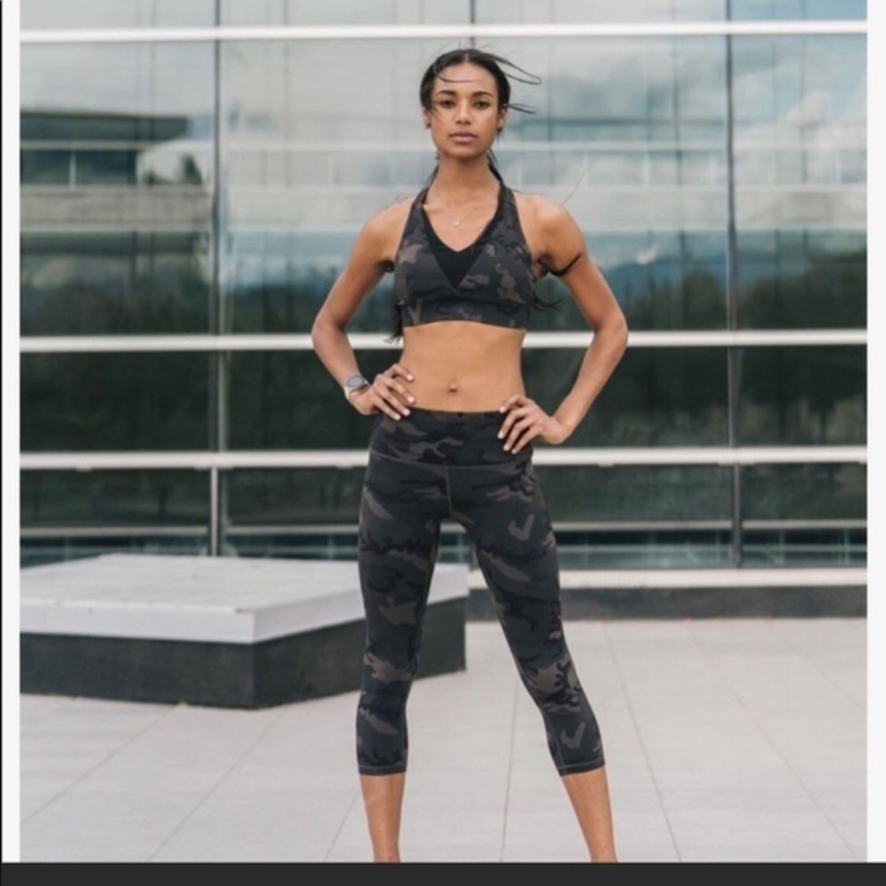 Zyia Forest Camo Lux Hi-Rise Capri‎ Leggings 4